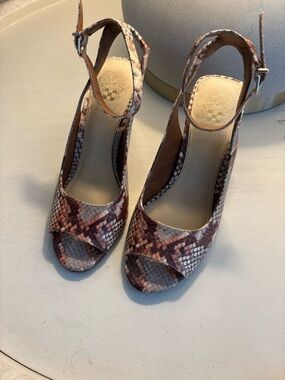 Vince Camuto Brown Snakeskin Slingback Peep-Toe Heels